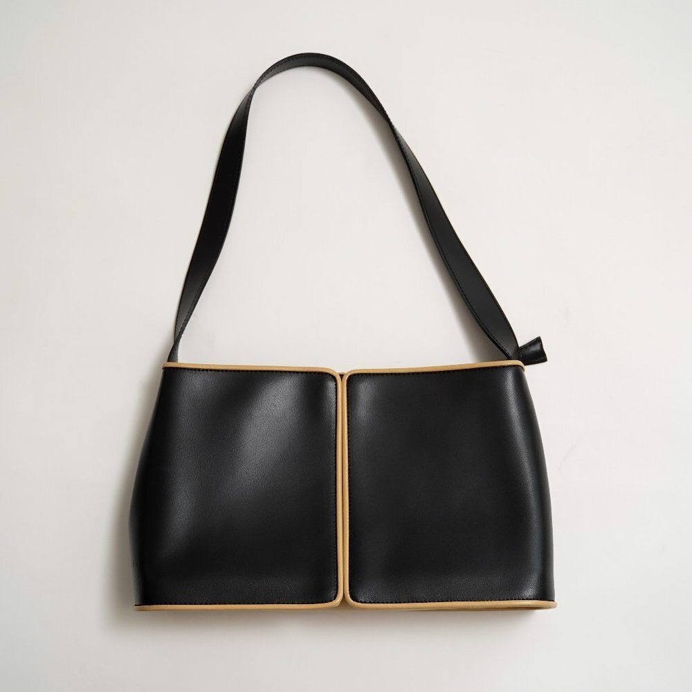 Vintage Arcadia Black Shoulder Bag With Tan Piping - Picture 1 of 13